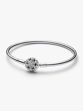 Pandora Moments Sparkling Snowflake Clasp Bangle